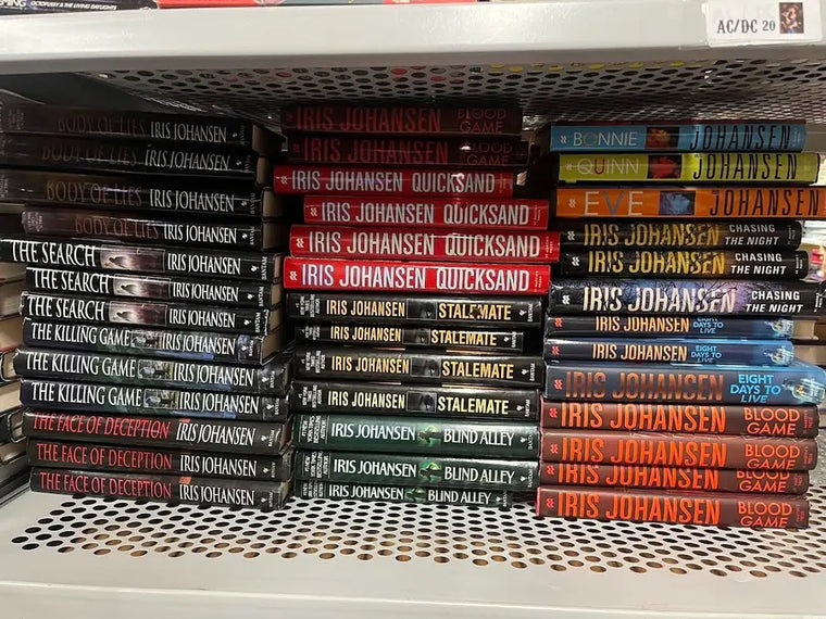 Full Set - Lot of 31 Eve Duncan Books by Iris Johansen (MIX HC/SC) - full-set-lot-of-31-eve-duncan-books-by-iris-johansen-mix-hc-sc - full-set-lot-of-31-eve-duncan-books-by-iris-johansen-mix-hc-sc-2