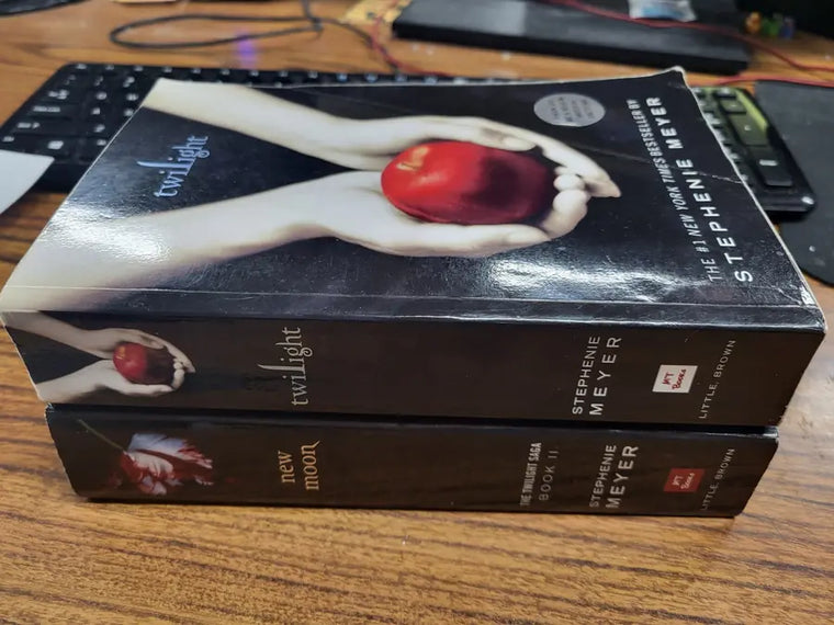 Twilight and New Moon by Stephanie Meyer - Trade Paperback Set - twilight-and-new-moon-by-stephanie-meyer-trade-paperback-set